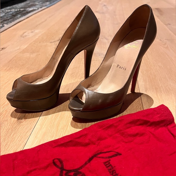 Christian Louboutin taupe peak toe heels - Picture 2 of 9